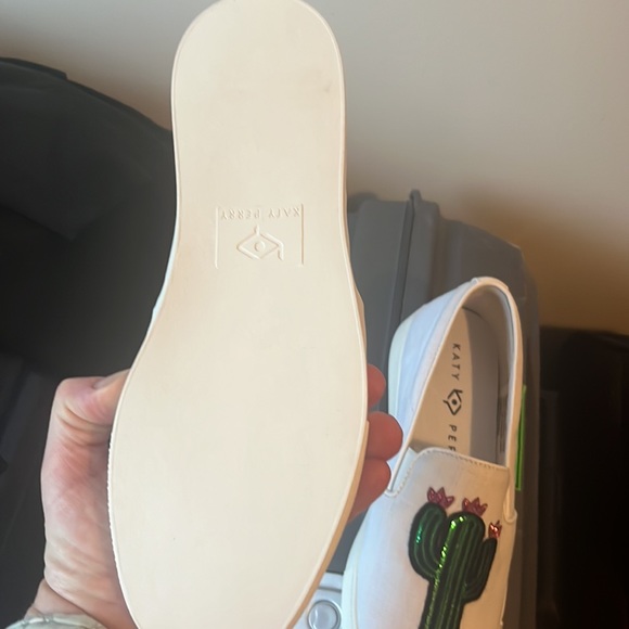 Brand new Katy Perry sneaks - Picture 3 of 5